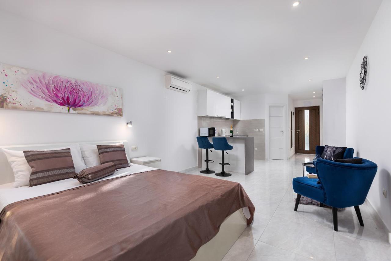 Studio Apartman Nega 3 Rovinj Exterior foto